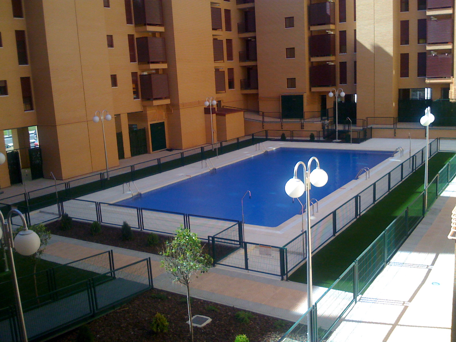 piscina alquiler pisos en parla residencial toledo